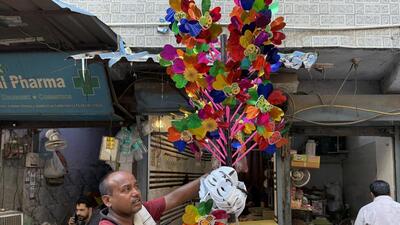 Irshad is selling breeze, among other things. The breeze is in the form of a pinwheel. The tiny toy traditionally comprises of carefully cut paper pieces attached to a stick. (HT Photo)
