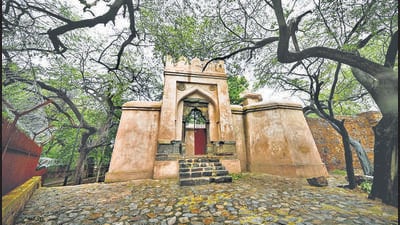 The Bhuli Bhatiyari Ka Mahal in Karol Bagh on Friday. (Sanchit Khanna/HT Photo) The Bhuli Bhatiyari Ka Mahal in Karol Bagh on Friday. (Sanchit Khanna/HT Photo)