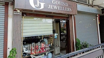 Robber arrested for breaking into Delhi jewellery shop through roof and stealing valuables. (Representational image/ HT File)