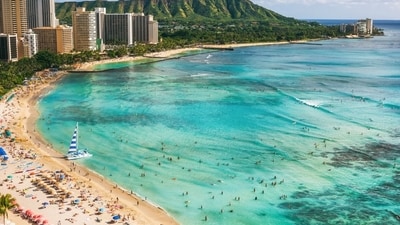A strong 7.4-magnitude Russia earthquake near Kamchatka triggered short-lived tsunami warnings in the Pacific, including Hawaii. (Shutterstock)