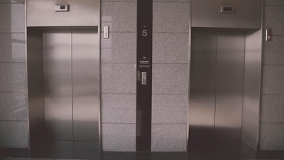 According to sources, the elevator was designed to carry a maximum of 10 people, but had 17 occupants at the time (Pixabay/Representative) According to sources, the elevator was designed to carry a maximum of 10 people, but had 17 occupants at the time (Pixabay/Representative)