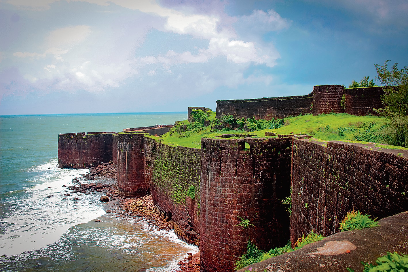Vijaydurg fort situated on the coastal region of Maharashtra originally built by Raja Bhoja 2 and later enhanced and extended by Shivaji Maharaj,still stands strong and beautiful against Arabian sea (Shutterstock) Vijaydurg fort situated on the coastal region of Maharashtra originally built by Raja Bhoja 2 and later enhanced and extended by Shivaji Maharaj,still stands strong and beautiful against Arabian sea (Shutterstock)