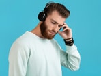 Doctor says keep volumes at or below 60 percent of the maximum when using headphones or earbuds. (Freepik) Doctor says keep volumes at or below 60 percent of the maximum when using headphones or earbuds. (Freepik)