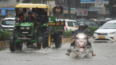 Several localities including Andheri, Marine Drive, Vile Parle, and Chhatrapati Shivaji Maharaj Terminus reported significant water accumulation. Commuters were seen wading through ankle-deep water during the morning rush, causing delays and inconvenience across both road and pedestrian routes. (REUTERS)