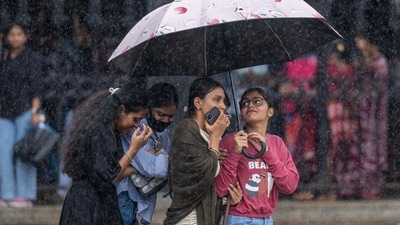 Residents were seen navigating waterlogged streets, with many wading through flooded roads as morning traffic slowed to a crawl. People going through the rain at Bandra in Mumbai, India, on Sunday, July 20, 2025. (Satish Bate/ Hindustan Times)) Residents were seen navigating waterlogged streets, with many wading through flooded roads as morning traffic slowed to a crawl. People going through the rain at Bandra in Mumbai, India, on Sunday, July 20, 2025. (Satish Bate/ Hindustan Times))