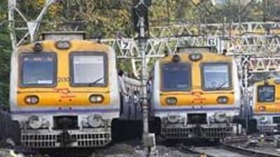 Mumbai... 02 May 2012.... News... Trains on all the tracks are halted due to the technical problem between Churchgate and Marine Lines station causing half an hour delay for local trains on Western Railway in the evening on Wednesday... HT photo by Mahendra Parikh (Hindustan Times) Mumbai... 02 May 2012.... News... Trains on all the tracks are halted due to the technical problem between Churchgate and Marine Lines station causing half an hour delay for local trains on Western Railway in the evening on Wednesday... HT photo by Mahendra Parikh (Hindustan Times)