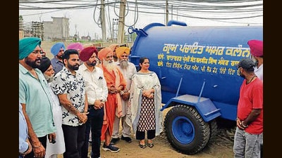 Rajya Sabha MP Balbir Singh Seechewal and Ludhiana Mayor Inderjit Kaur Gill in Ludhiana on Monday. (HT Photo)