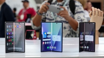 Here’s what buyers need to know about the high screen repair costs of Samsung’s latest Galaxy Z Fold 7 phone. (Bloomberg) Here’s what buyers need to know about the high screen repair costs of Samsung’s latest Galaxy Z Fold 7 phone. (Bloomberg)