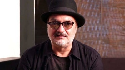 Vinay Pathak speaks up against targeting a film by politicizing it.