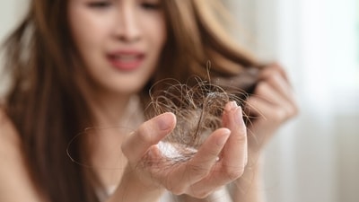 Hair loss can crush your confidence: These dermatologist-backed fixes can bring it back. (Image by Shutterstock) Hair loss can crush your confidence: These dermatologist-backed fixes can bring it back. (Image by Shutterstock)