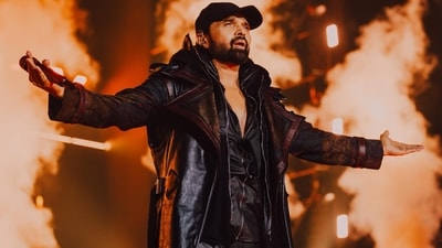 Singer-musician Himesh Reshammiya performed his greatest hits to over 30,000 fans at a concert in Delhi. Singer-musician Himesh Reshammiya performed his greatest hits to over 30,000 fans at a concert in Delhi.