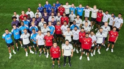 Players from Manchester United met the members of the Indian cricket team Players from Manchester United met the members of the Indian cricket team