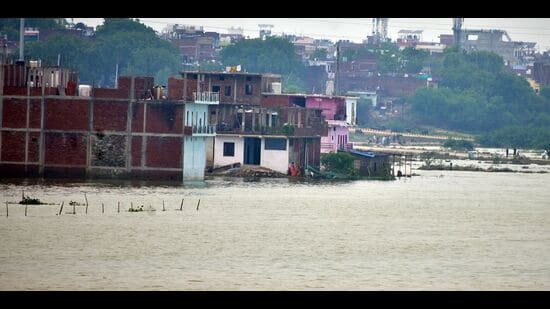 Scene of floods near Buxi Bundh and Sangam areas in the city on Monday. (Anil Kumar Maurya/HT)