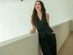 Anne Hathaway returns as Andy Sachs and she looks chicher than ever. 