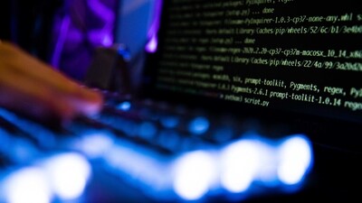 Emails with subject lines related to “PAN 2.0 Cards” are being sent from suspicious email IDs such as info@smt.plusoasis.com (Bloomberg) Emails with subject lines related to “PAN 2.0 Cards” are being sent from suspicious email IDs such as info@smt.plusoasis.com (Bloomberg)