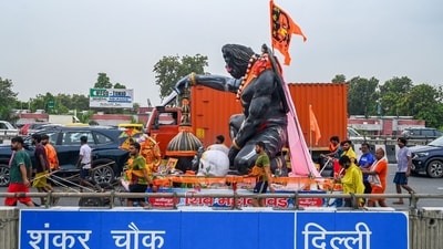 A Kanwar yatra tableau carrying holy water from the Ganga, disrupts vehicular movement on National Highway 48 near Signature Tower Chowk, in Gurugram. (Parveen Kumar/HT) A Kanwar yatra tableau carrying holy water from the Ganga, disrupts vehicular movement on National Highway 48 near Signature Tower Chowk, in Gurugram. (Parveen Kumar/HT)