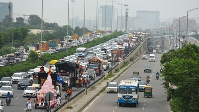 A massive traffic disruption posed by a Kanwar Yatra procession on National Highway 9 in Ghaziabad, as hundreds of people wait for hours to move forward with their vehicles. (Parveen Kumar/HT) A massive traffic disruption posed by a Kanwar Yatra procession on National Highway 9 in Ghaziabad, as hundreds of people wait for hours to move forward with their vehicles. (Parveen Kumar/HT)