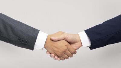 Business agreement handshake hand gesture (rawpixel.com / Kut) Business agreement handshake hand gesture (rawpixel.com / Kut)