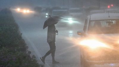 Orange and yellow alerts have been issued for today, over multiple regions across the country. (Sanchit Khanna/HT) Orange and yellow alerts have been issued for today, over multiple regions across the country. (Sanchit Khanna/HT)