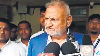 In a press conference in Nashik, the agriculture minister was offering an explanation of the viral video showing him playing online card game in the assembly (photo: ANI) In a press conference in Nashik, the agriculture minister was offering an explanation of the viral video showing him playing online card game in the assembly (photo: ANI)