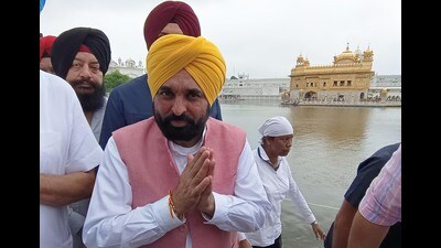 Punjab CM Bhagwant Mann paying obeisance at the Golden Temple on Tuesday. (Sameer Sehgal/HT) Punjab CM Bhagwant Mann paying obeisance at the Golden Temple on Tuesday. (Sameer Sehgal/HT)