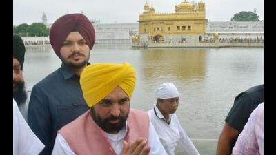 Punjab chief minister visited the Golden Temple in Amritsar on Tuesday. (Sameer Sehgal/HT) Punjab chief minister visited the Golden Temple in Amritsar on Tuesday. (Sameer Sehgal/HT)
