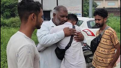 The victims’ kin and accomplices in an inconsolable state out the Yamunanagar civil hospital on Tuesday. (HT Photo) The victims’ kin and accomplices in an inconsolable state out the Yamunanagar civil hospital on Tuesday. (HT Photo)