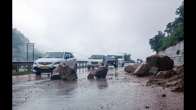Vehicles pass by the shooting stones blocking the road near Kheri on Jammu-Srinagar National highway in Udhampur on Tuesday. (ANI) Vehicles pass by the shooting stones blocking the road near Kheri on Jammu-Srinagar National highway in Udhampur on Tuesday. (ANI)