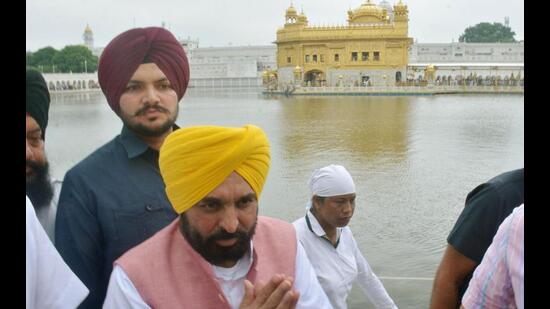 Punjab chief minister visited the Golden Temple in Amritsar on Tuesday. (Sameer Sehgal/HT)