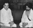 Prime Minister Rajiv Gandhi and Akali Dal president Harcharan Singh Longowal in New Delhi. (KK Chawla/HT)