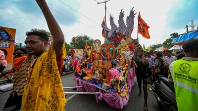 As the Kanwar Yatra continued across parts of Delhi residents complained of lawlessness, marked by loud music, traffic chaos, reckless driving, and open hooliganism.&nbsp; (Sanchit Khanna/Hindustan Times)
