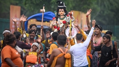 Kanwar Yatris danced and chanted carrying holy water from Haridwar during Kanwar Yatra near Shastri Park in New Delhi. (Sanchit Khanna/Hindustan Times)