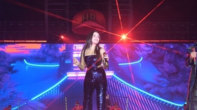 Singer Pragati Nagpal rocking the stage during Himesh Reshammiya's Cap-Mania concert in New Delhi. Singer Pragati Nagpal rocking the stage during Himesh Reshammiya's Cap-Mania concert in New Delhi.