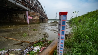 Last year, despite the heavy rainfall, Yamuna missed touching the warning level with the peak water level recorded at 204.38 metres in late September. (Raj K Raj /HT Photo)