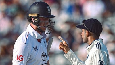 India captain Shubman Gill (R) argues with England's Zak Crawley India captain Shubman Gill (R) argues with England's Zak Crawley