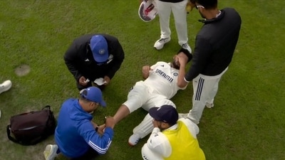 Rishabh Pant in visible pain after being hit on the toe (X) Rishabh Pant in visible pain after being hit on the toe (X)