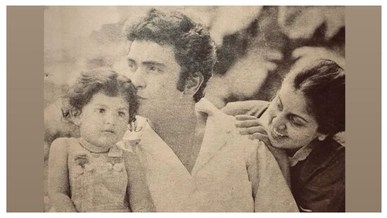 Neetu Kapoor shared an adorable family picture with Rishi Kapoor and Riddhima Kapoor Sahni.