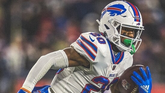 Nyheim Hines suffered an accident that caused a tear in his ACL and LCL (X/@chargers)