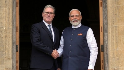 Britain's Prime Minister Keir Starmer welcomes Indian Prime Minister Narendra Modi at Chequers near Aylesbury, England, Thursday, July 24 (AP) Britain's Prime Minister Keir Starmer welcomes Indian Prime Minister Narendra Modi at Chequers near Aylesbury, England, Thursday, July 24 (AP)