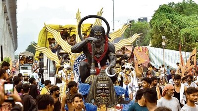 Lord Hanuman-themed tableau by a kanwariya group was spotted in Ghaziabad, and was welcomed with chants of Jai Shri Ram! (Photo: Sakib Ali/HT) Lord Hanuman-themed tableau by a kanwariya group was spotted in Ghaziabad, and was welcomed with chants of Jai Shri Ram! (Photo: Sakib Ali/HT)