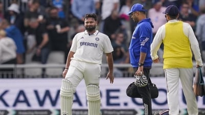 Former India coach Ravi Shastri said Rishabh Pant has a real high threshold for pain (HT_PRINT) Former India coach Ravi Shastri said Rishabh Pant has a real high threshold for pain (HT_PRINT)