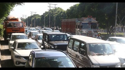 SSP Harmandeep Singh Hans proposed temporary road bifurcation near IISER to facilitate smoother traffic flow on the Airport Road. (HT File)