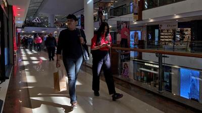 Shoppers in a mall in New Delhi. (REUTERS) Shoppers in a mall in New Delhi. (REUTERS)
