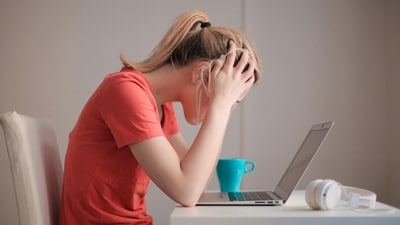 A debate sparked online after a woman revealed she was reported for not engaging in small office talks. (Pexels/Representational Image) A debate sparked online after a woman revealed she was reported for not engaging in small office talks. (Pexels/Representational Image)