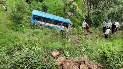 The bus veered off the road and rolled down the hill at Tarangla near Maseran in Mandi. (Birbal Sharma/HT)