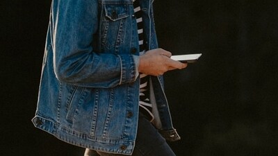 57-year-old doctor blackmailed in Varanasi after hotel meet; nude photos used for extortion. (Representational image/Unsplash) 57-year-old doctor blackmailed in Varanasi after hotel meet; nude photos used for extortion. (Representational image/Unsplash)