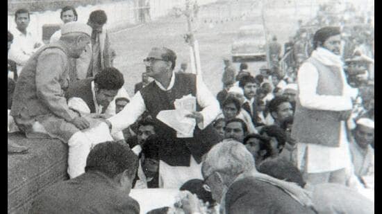 A young Rajendra Chaudhary addressing a rally in Delhi’s Ramleela Maidan in 1975. (Sourced)