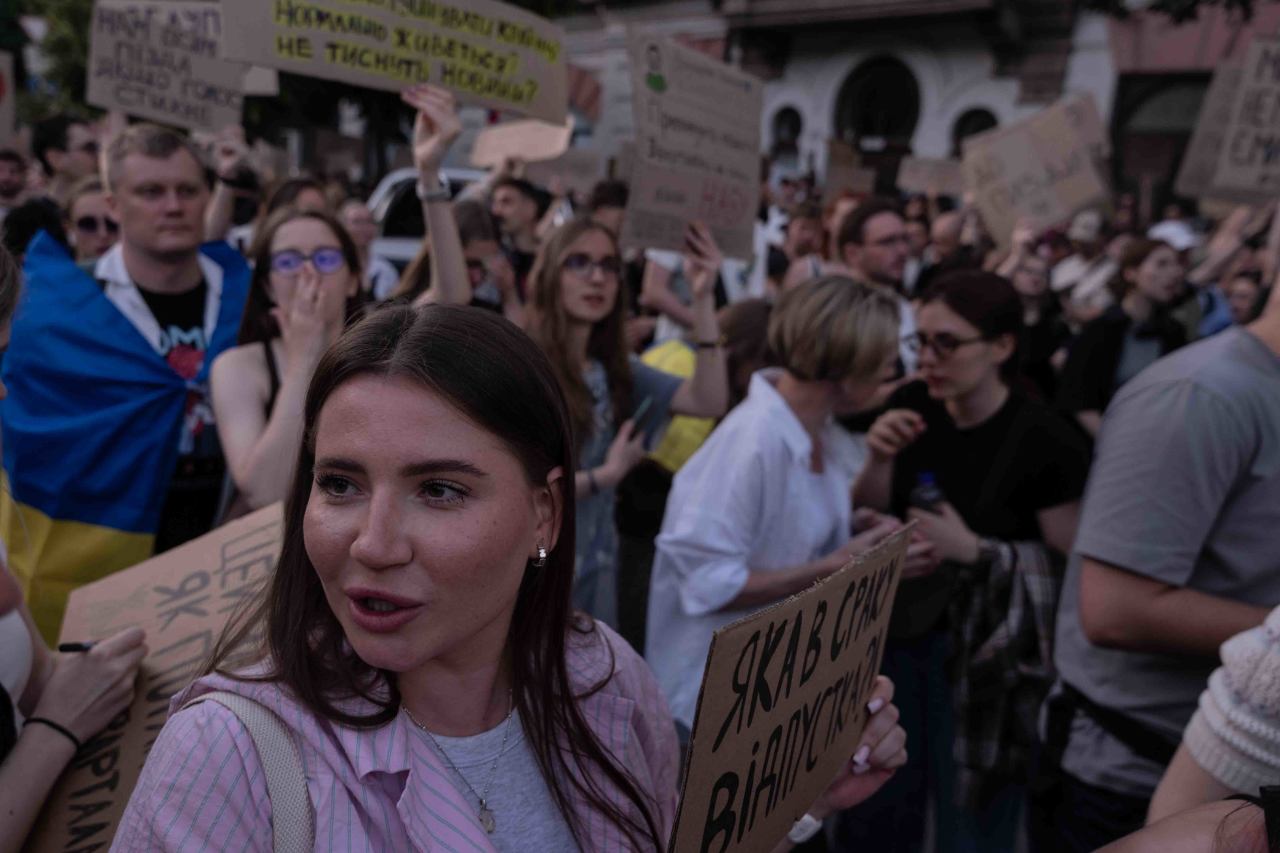 Ukrainians Ramp Up Protests, As Zelensky Seeks Way Out Ukrainians Ramp Up Protests, As Zelensky Seeks Way Out