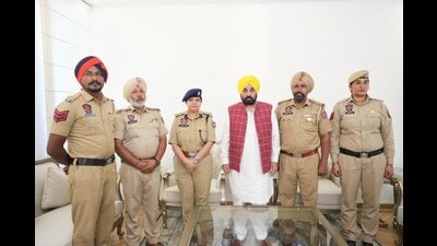 CM Bhagwant Mann felicitating cops in Chandigarh. (Sourced)
