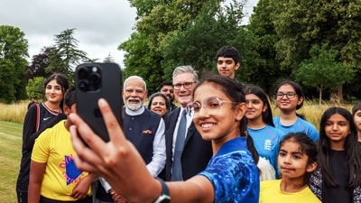 Narendra Modi and Keir Starmer pose for a selfie with a group of young cricketers from street cricket hubs in Buckinghamshire. (X/@PMOIndia) Narendra Modi and Keir Starmer pose for a selfie with a group of young cricketers from street cricket hubs in Buckinghamshire. (X/@PMOIndia)